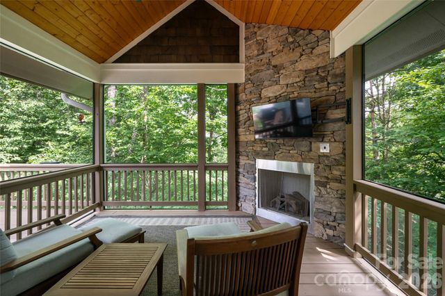 8 Sugarland Ridge Road, Fairview, NC 28730