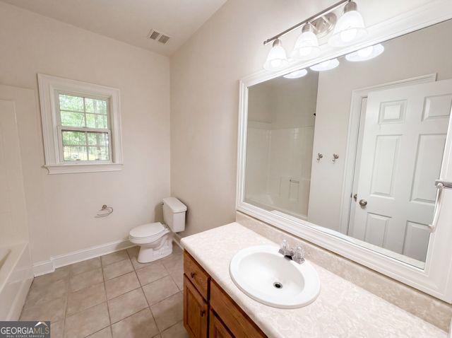 141 Lake Chase Drive S, Griffin, GA 30224