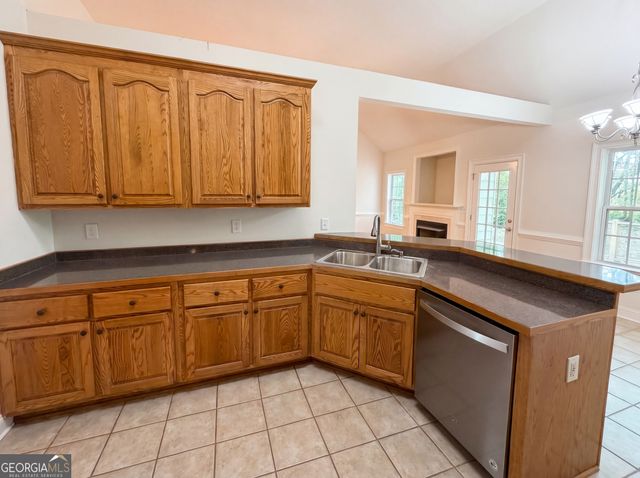141 Lake Chase Drive S, Griffin, GA 30224