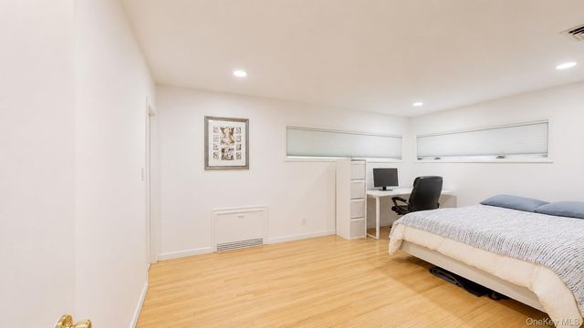9 Arbor Road, East Hills, NY 11577