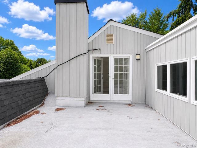 9 Arbor Road, East Hills, NY 11577