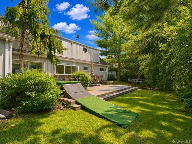 9 Arbor Road, East Hills, NY 11577
