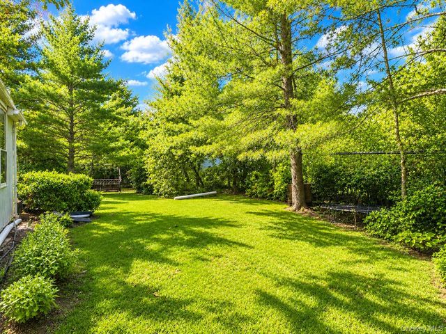 9 Arbor Road, East Hills, NY 11577
