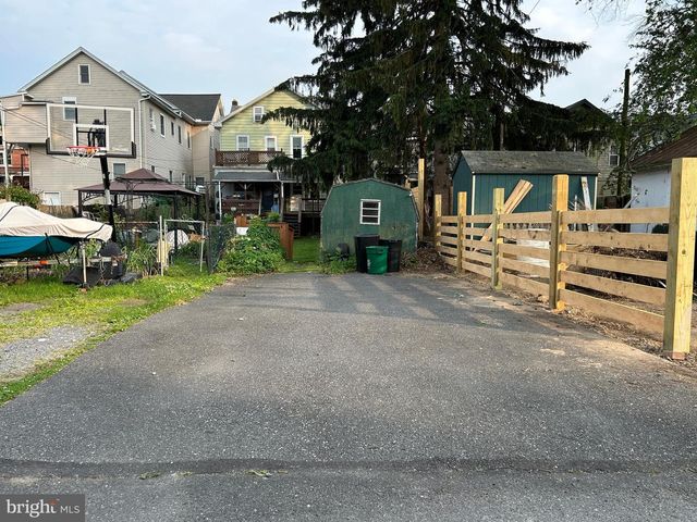 44 N CHURCH STREET, Ephrata, PA 17522