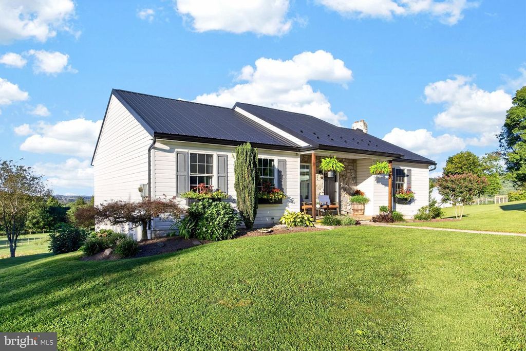 40 SCHULTZ RD, EAST GREENVILLE, PA 18041 — exterior