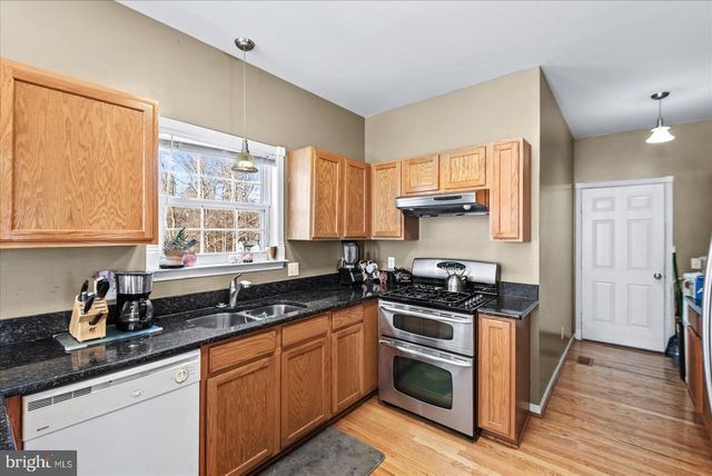 12201 STONEHENGE DR, Fredericksburg, VA 22407