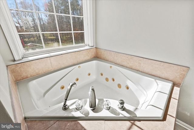 12201 STONEHENGE DR, Fredericksburg, VA 22407