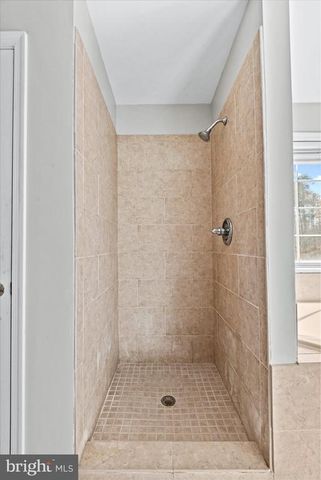 12201 STONEHENGE DR, Fredericksburg, VA 22407