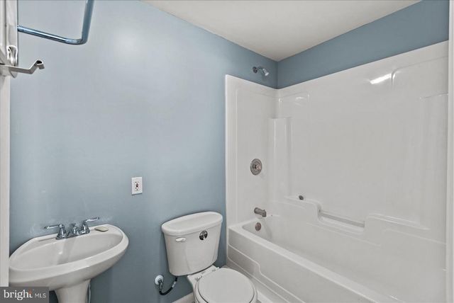 12201 STONEHENGE DR, Fredericksburg, VA 22407