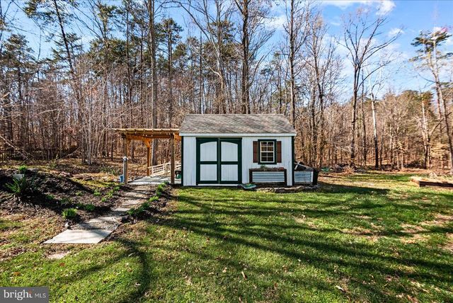 12201 STONEHENGE DR, Fredericksburg, VA 22407