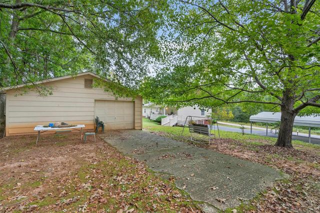 118 Settle Avenue, Campobello, SC 29322