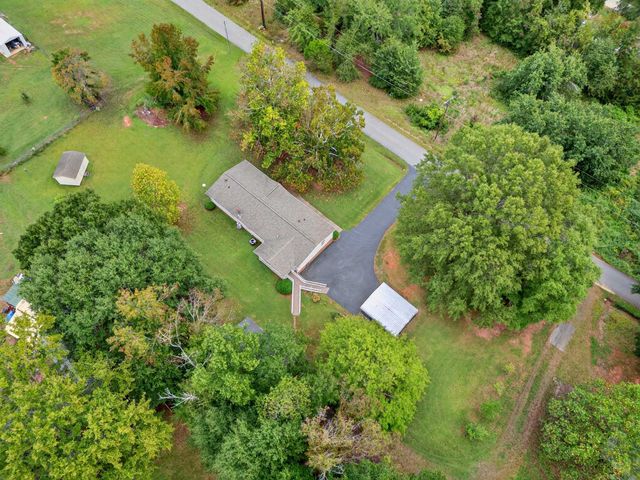 118 Settle Avenue, Campobello, SC 29322