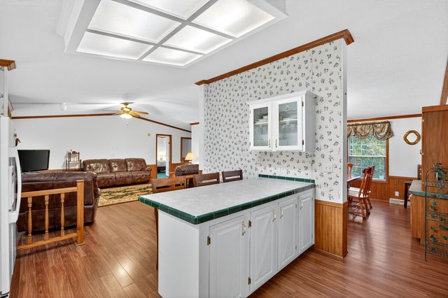 118 Settle Avenue, Campobello, SC 29322