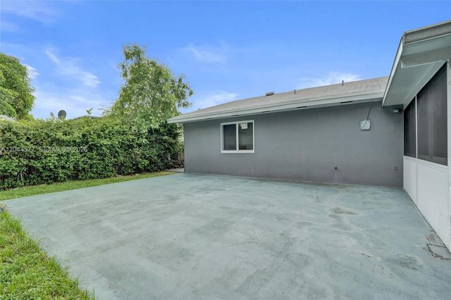 7812 SW 7th Pl, North Lauderdale, FL 33068