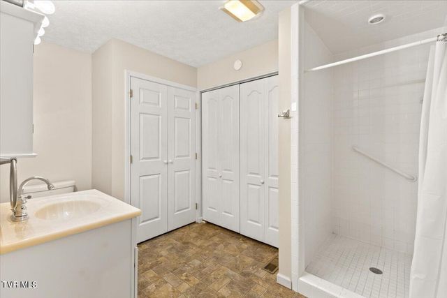 1594 Christian Bend Road, Church Hill, TN 37642