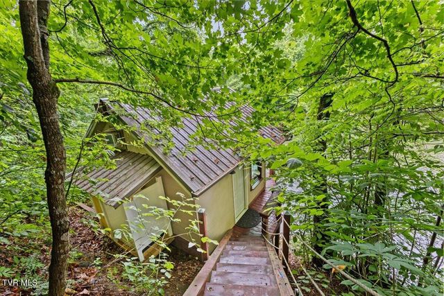 1594 Christian Bend Road, Church Hill, TN 37642