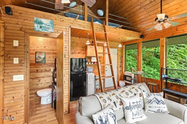 1594 Christian Bend Road, Church Hill, TN 37642