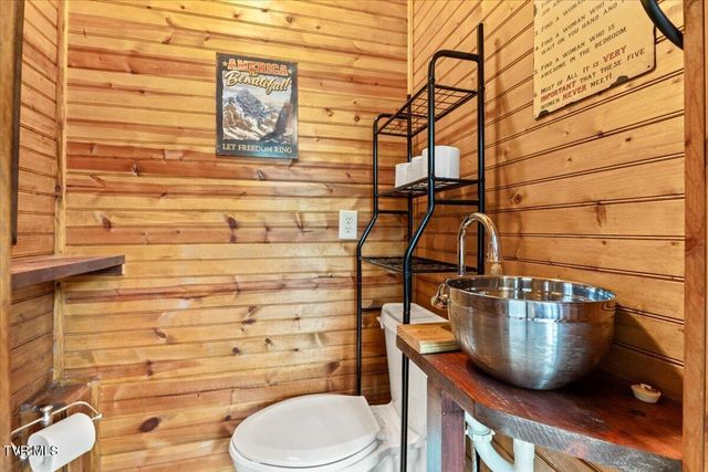 1594 Christian Bend Road, Church Hill, TN 37642
