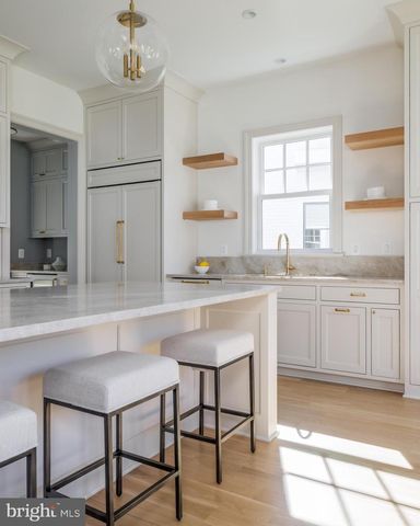 632 N KENMORE ST, Arlington, VA 22201