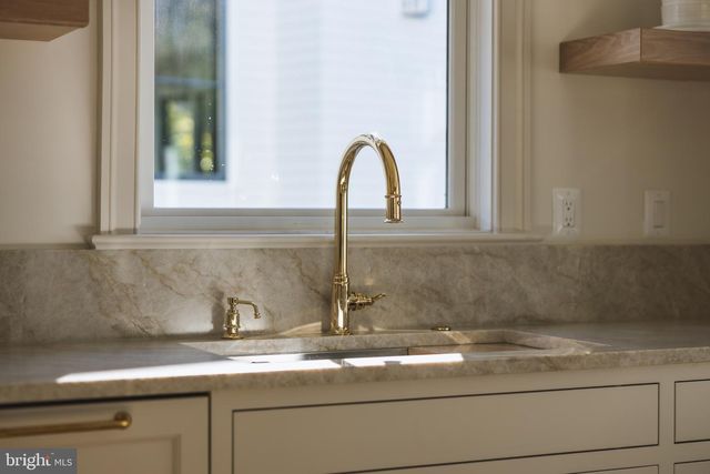 632 N KENMORE ST, Arlington, VA 22201