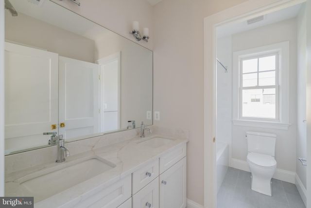 632 N KENMORE ST, Arlington, VA 22201