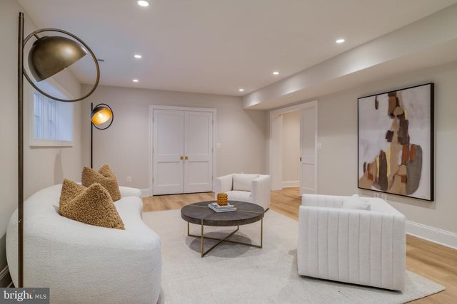 632 N KENMORE ST, Arlington, VA 22201