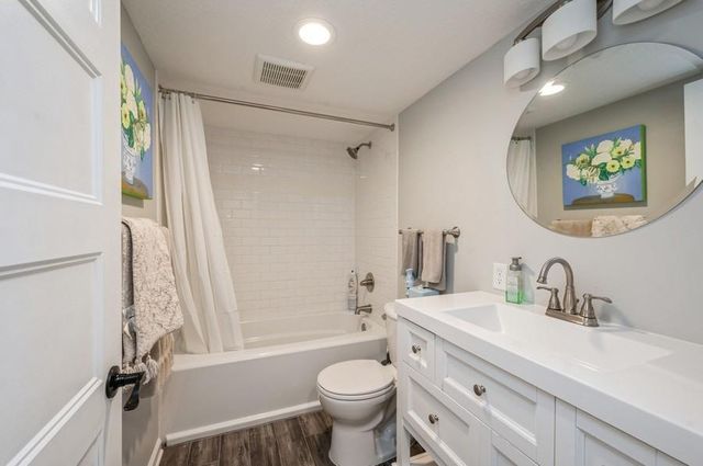 17505 26th Avenue N, Plymouth, MN 55447