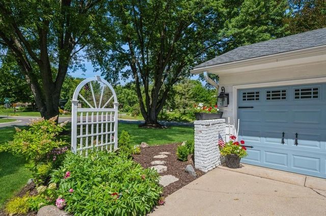 17505 26th Avenue N, Plymouth, MN 55447