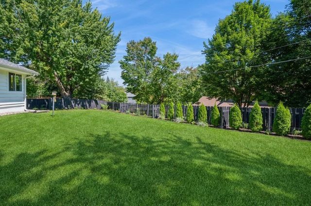 17505 26th Avenue N, Plymouth, MN 55447