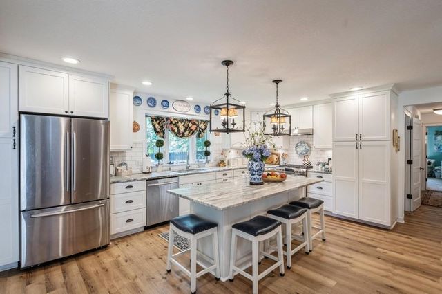 17505 26th Avenue N, Plymouth, MN 55447