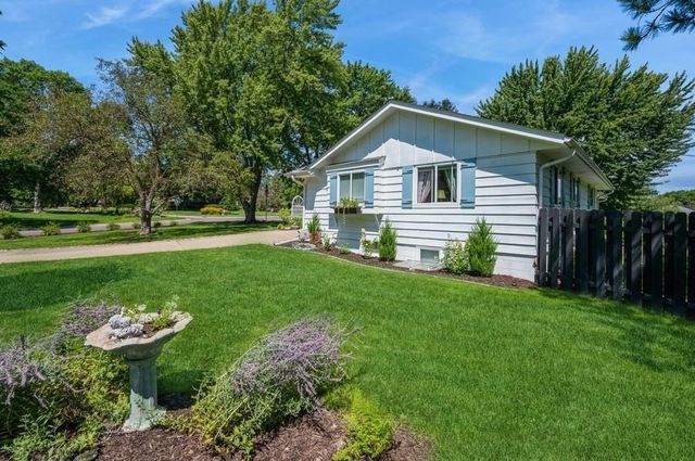 17505 26th Avenue N, Plymouth, MN 55447