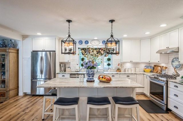 17505 26th Avenue N, Plymouth, MN 55447