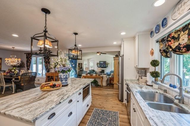 17505 26th Avenue N, Plymouth, MN 55447