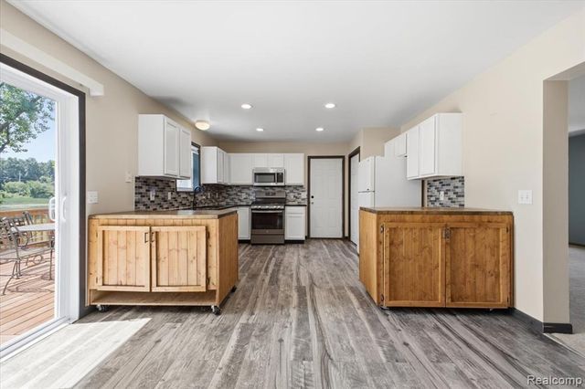 879 Barren Oaks Drive, Pontiac, MI 48341