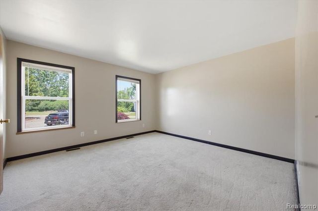 879 Barren Oaks Drive, Pontiac, MI 48341