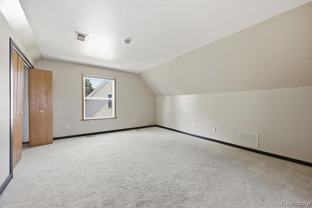 879 Barren Oaks Drive, Pontiac, MI 48341