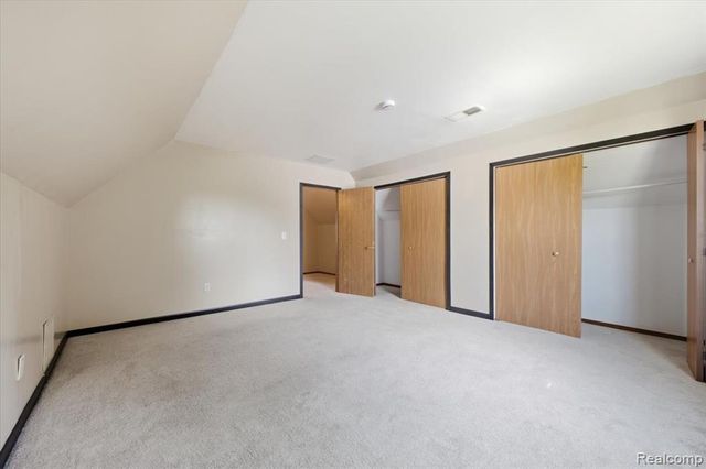 879 Barren Oaks Drive, Pontiac, MI 48341