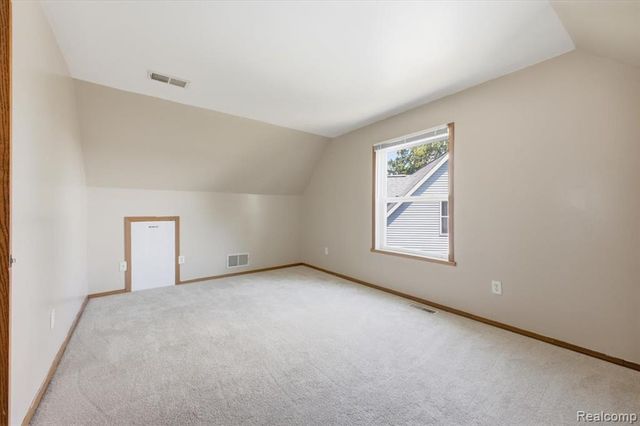 879 Barren Oaks Drive, Pontiac, MI 48341