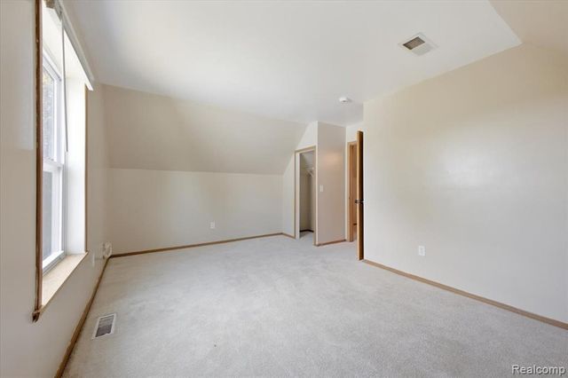 879 Barren Oaks Drive, Pontiac, MI 48341