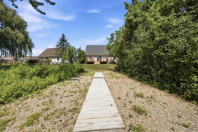 879 Barren Oaks Drive, Pontiac, MI 48341