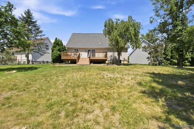 879 Barren Oaks Drive, Pontiac, MI 48341