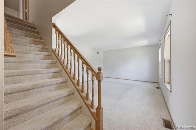 879 Barren Oaks Drive, Pontiac, MI 48341