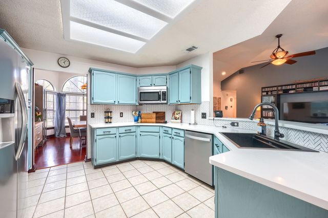 322 Allegheny Trail Lane, Garland, TX 75043