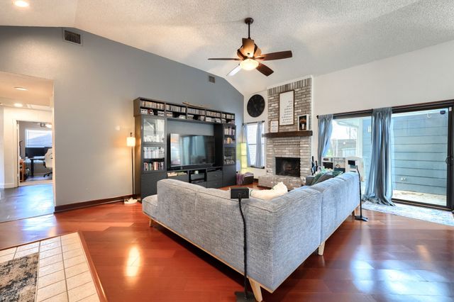 322 Allegheny Trail Lane, Garland, TX 75043