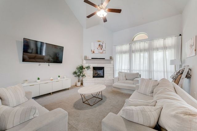 460 Harvest Grove Drive, Waxahachie, TX 75165