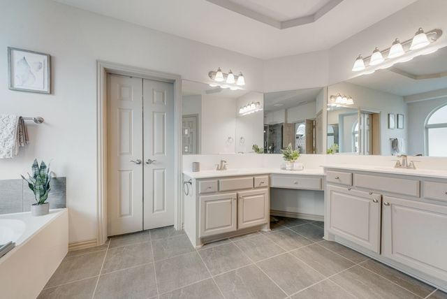460 Harvest Grove Drive, Waxahachie, TX 75165