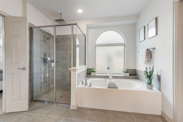460 Harvest Grove Drive, Waxahachie, TX 75165
