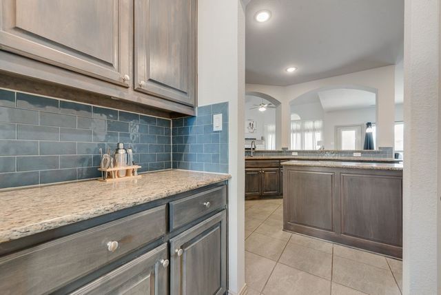 460 Harvest Grove Drive, Waxahachie, TX 75165