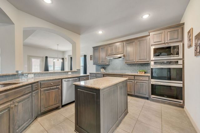 460 Harvest Grove Drive, Waxahachie, TX 75165