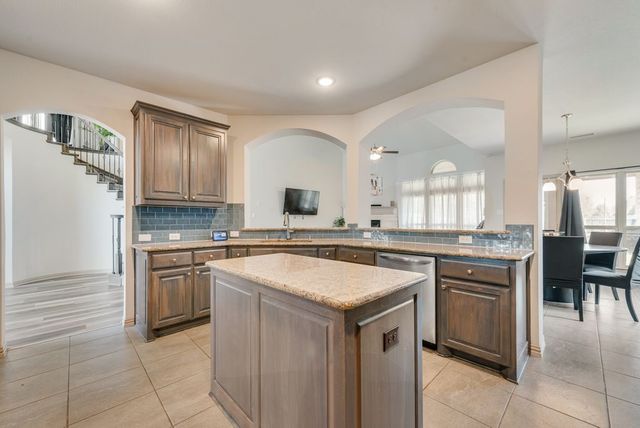 460 Harvest Grove Drive, Waxahachie, TX 75165